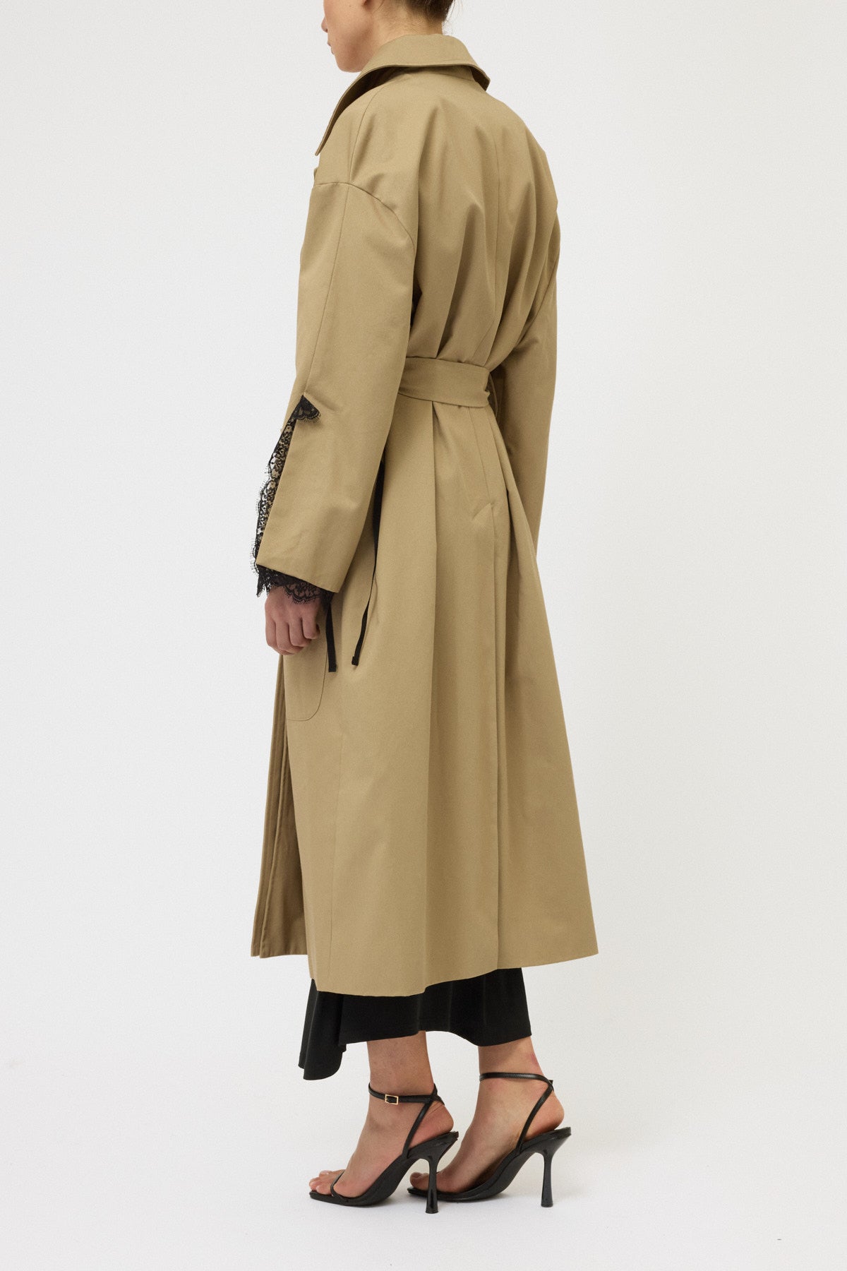 TRENCH LUNGO CON PIZZO