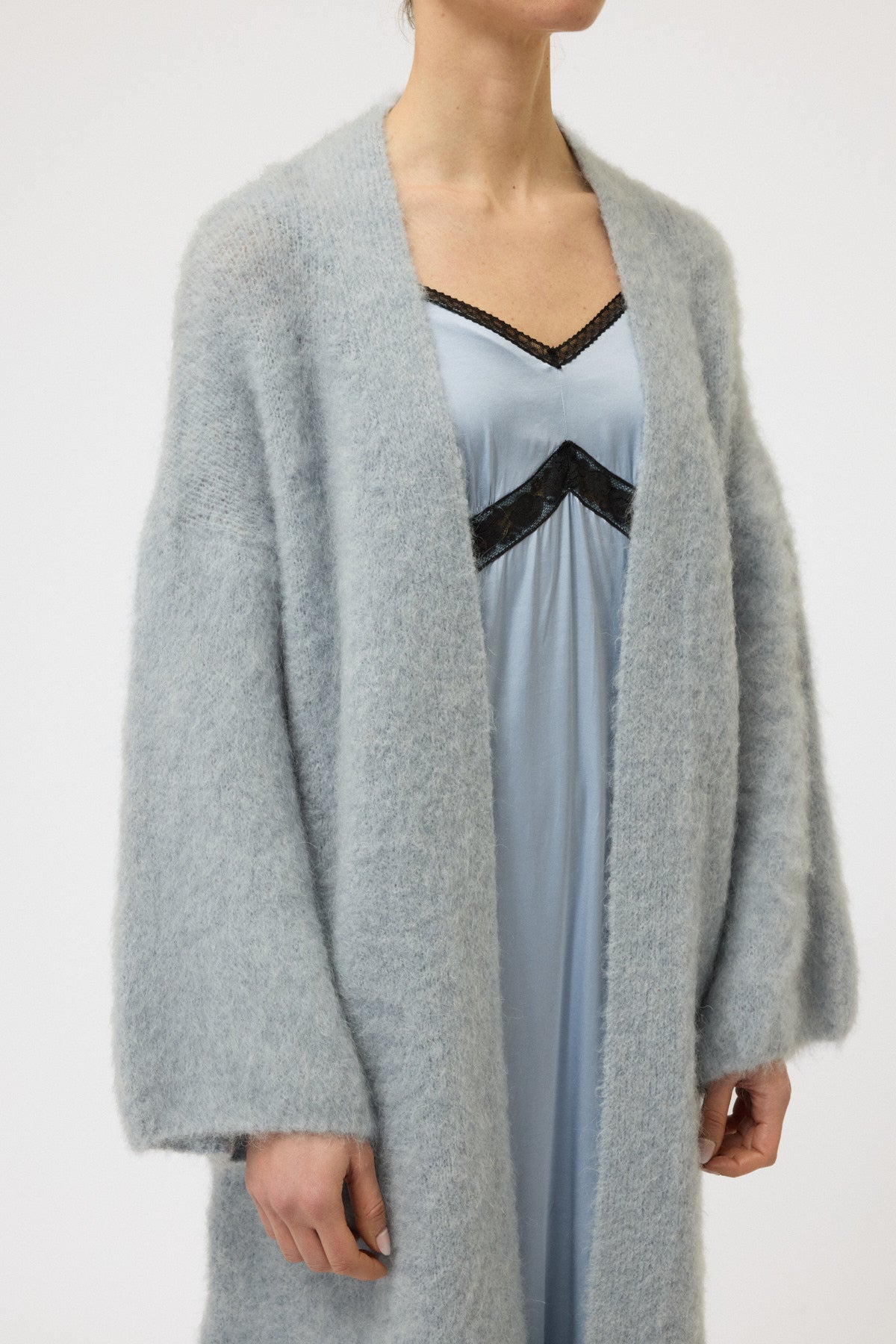 CARDIGAN GARZATO LUNGO CON SPILLA GIOIELLO