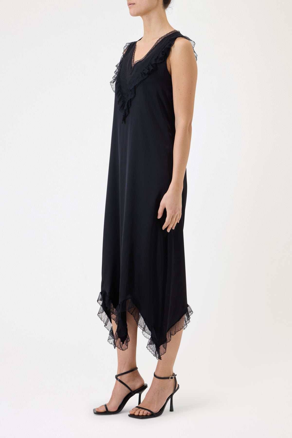 SLIP DRESS SPALLA LARGA IN RASO CON PIZZO