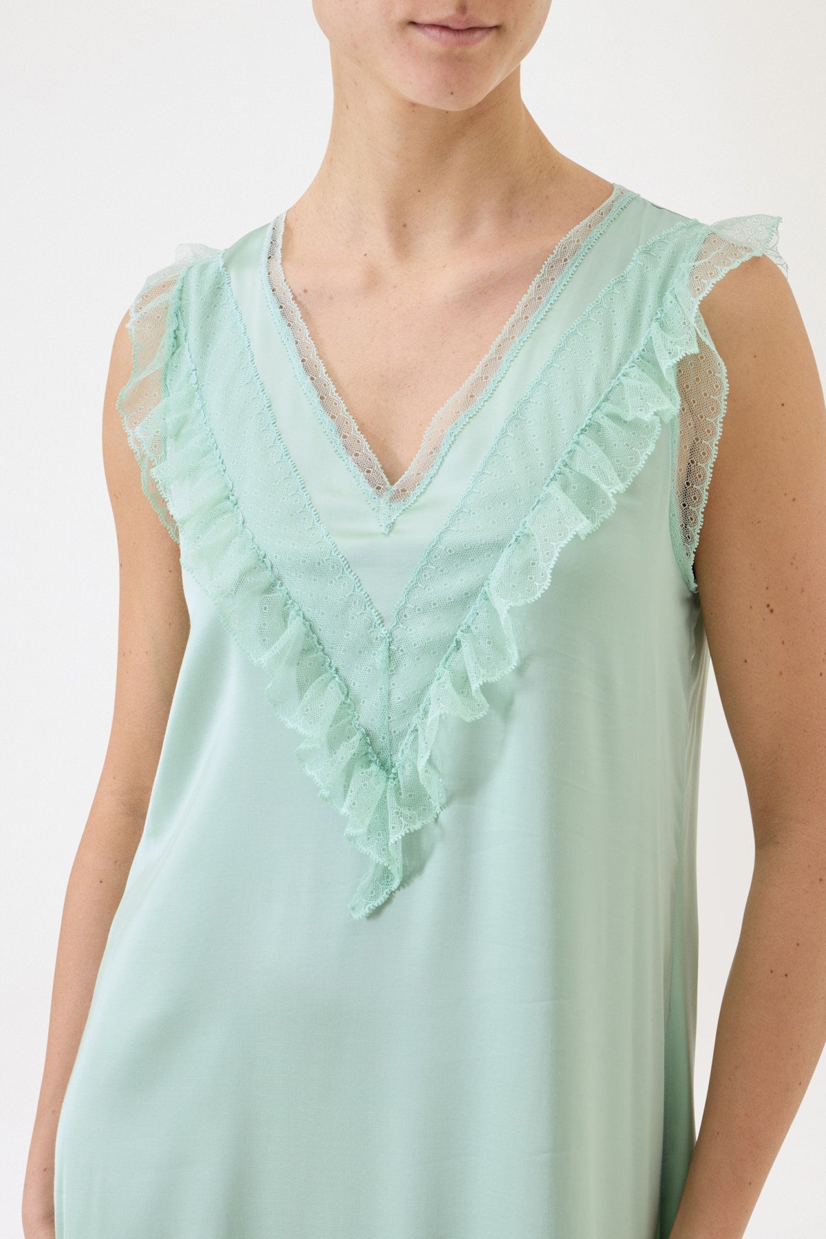 SLIP DRESS SPALLA LARGA IN RASO CON PIZZO
