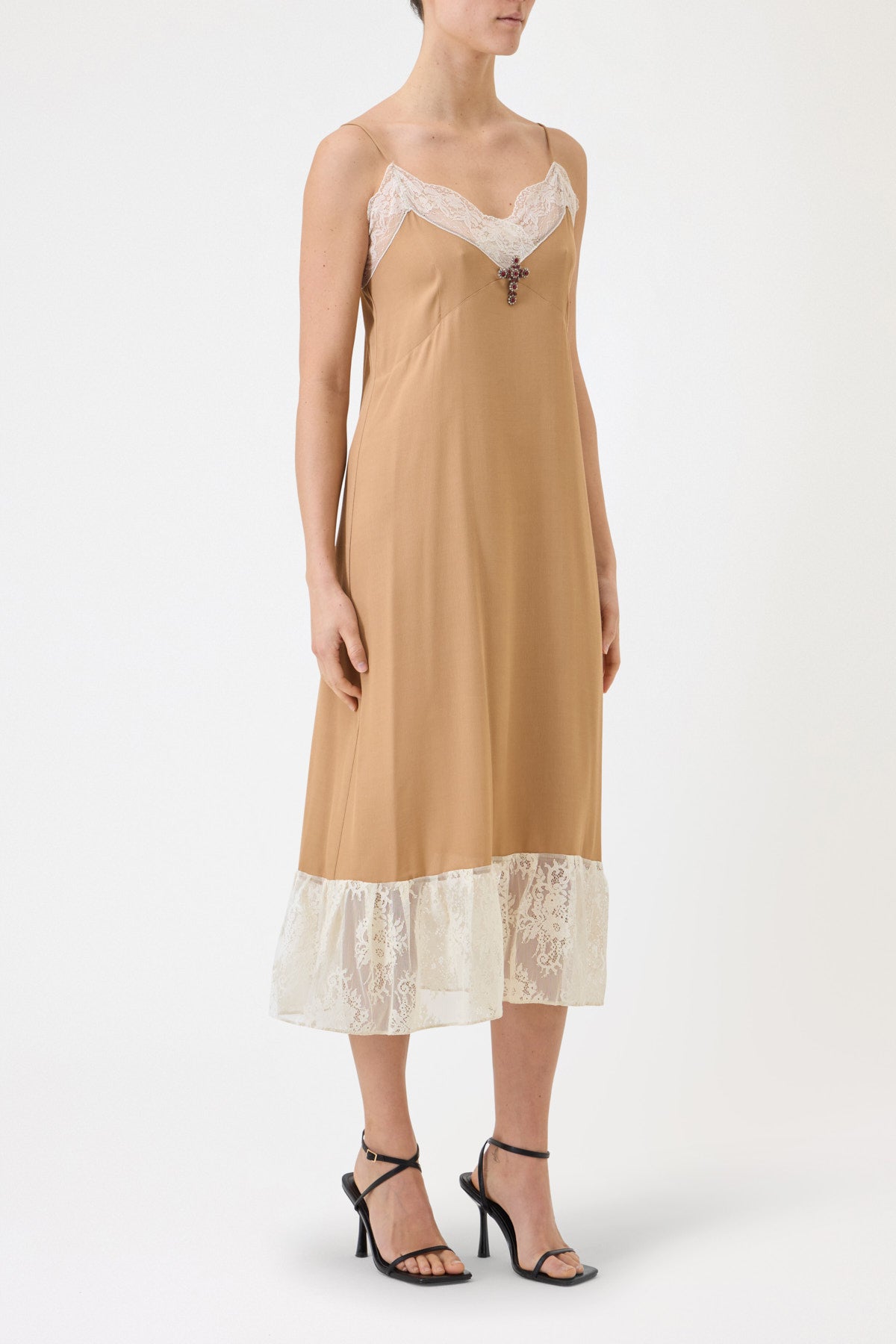 SLIP DRESS CON PIZZO A CONTRASTO CON SPILLA