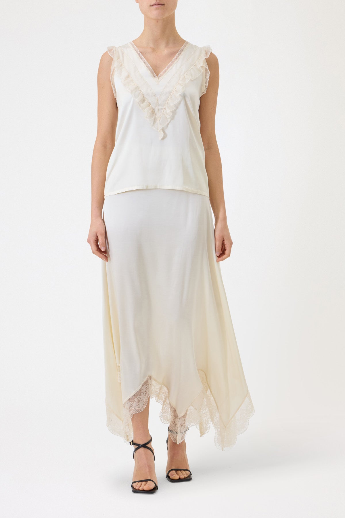 TOP SPALLA LARGA CON PIZZO