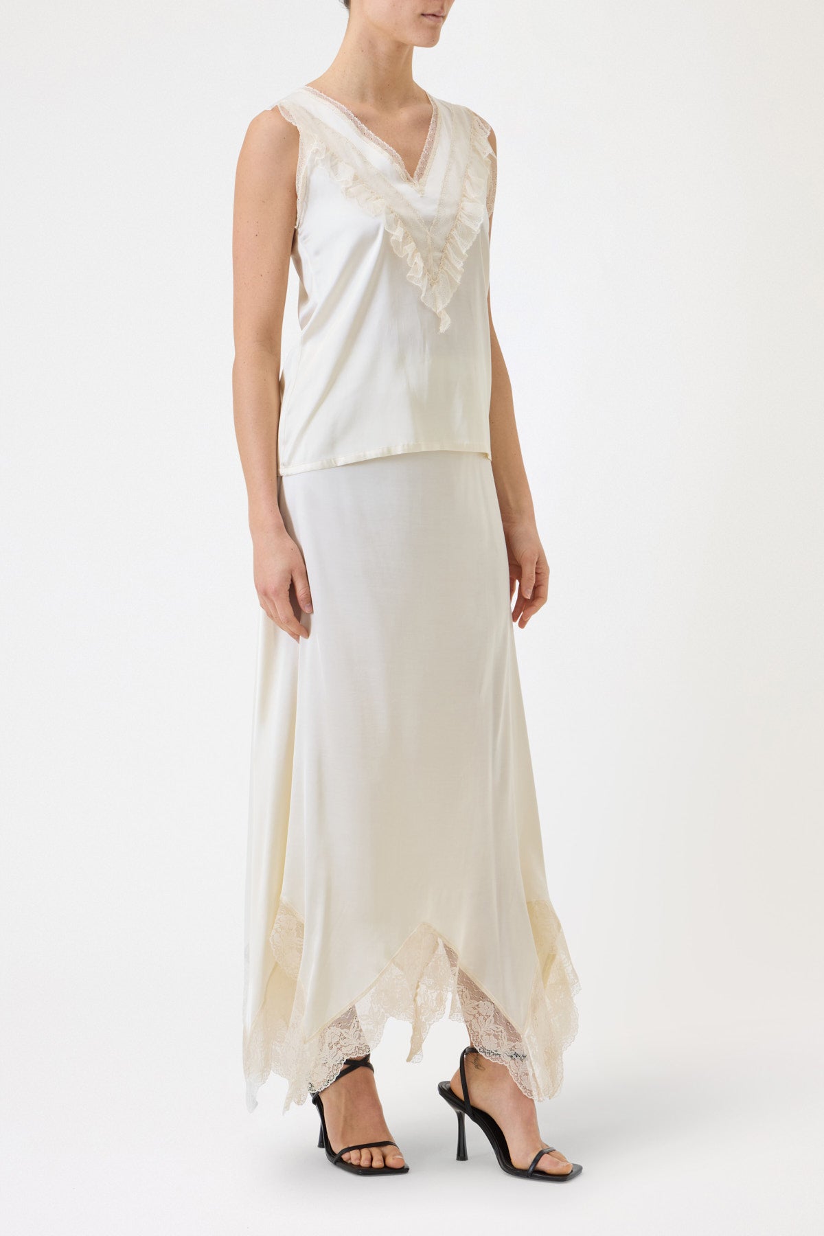 TOP SPALLA LARGA CON PIZZO