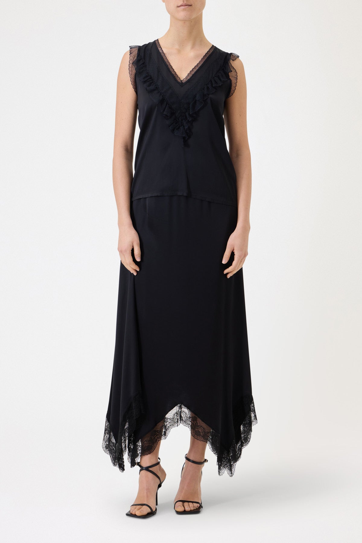 TOP SPALLA LARGA CON PIZZO