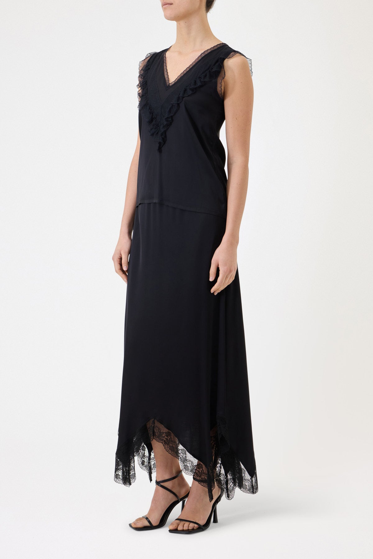 TOP SPALLA LARGA CON PIZZO