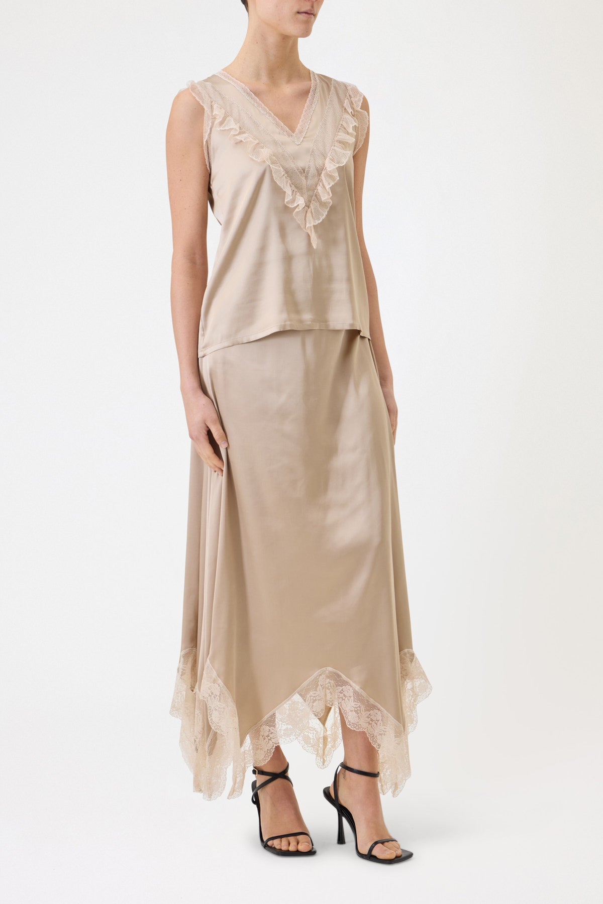 TOP SPALLA LARGA CON PIZZO