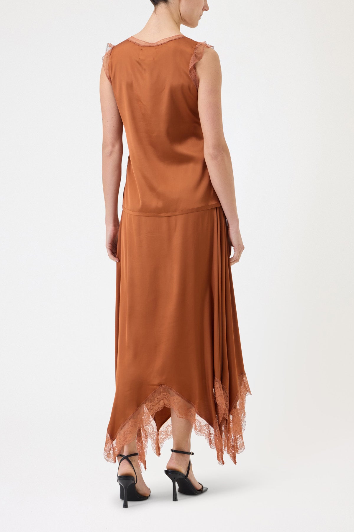 TOP SPALLA LARGA CON PIZZO