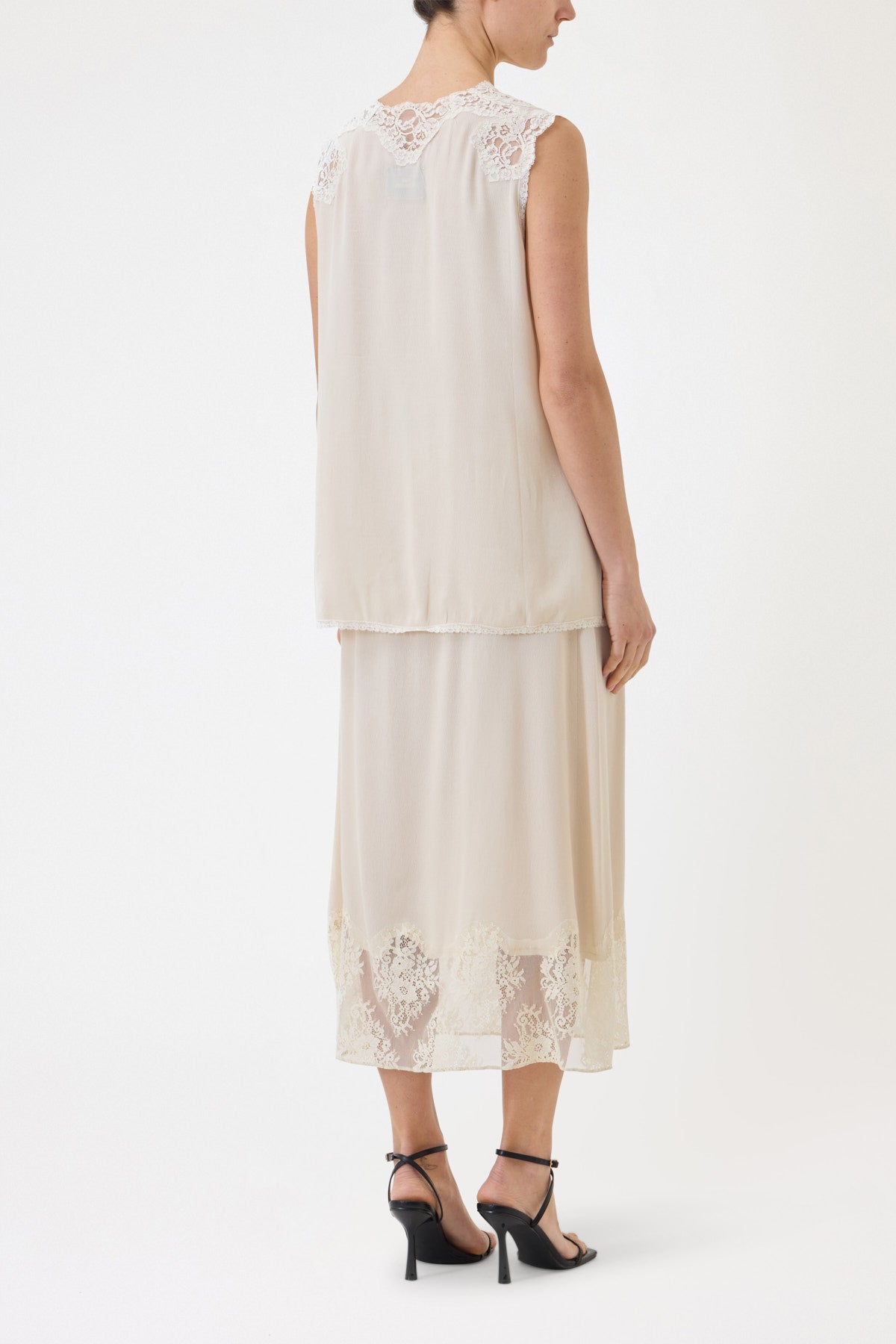 TOP SPALLA LARGA CON PIZZO IN CONTRASTO