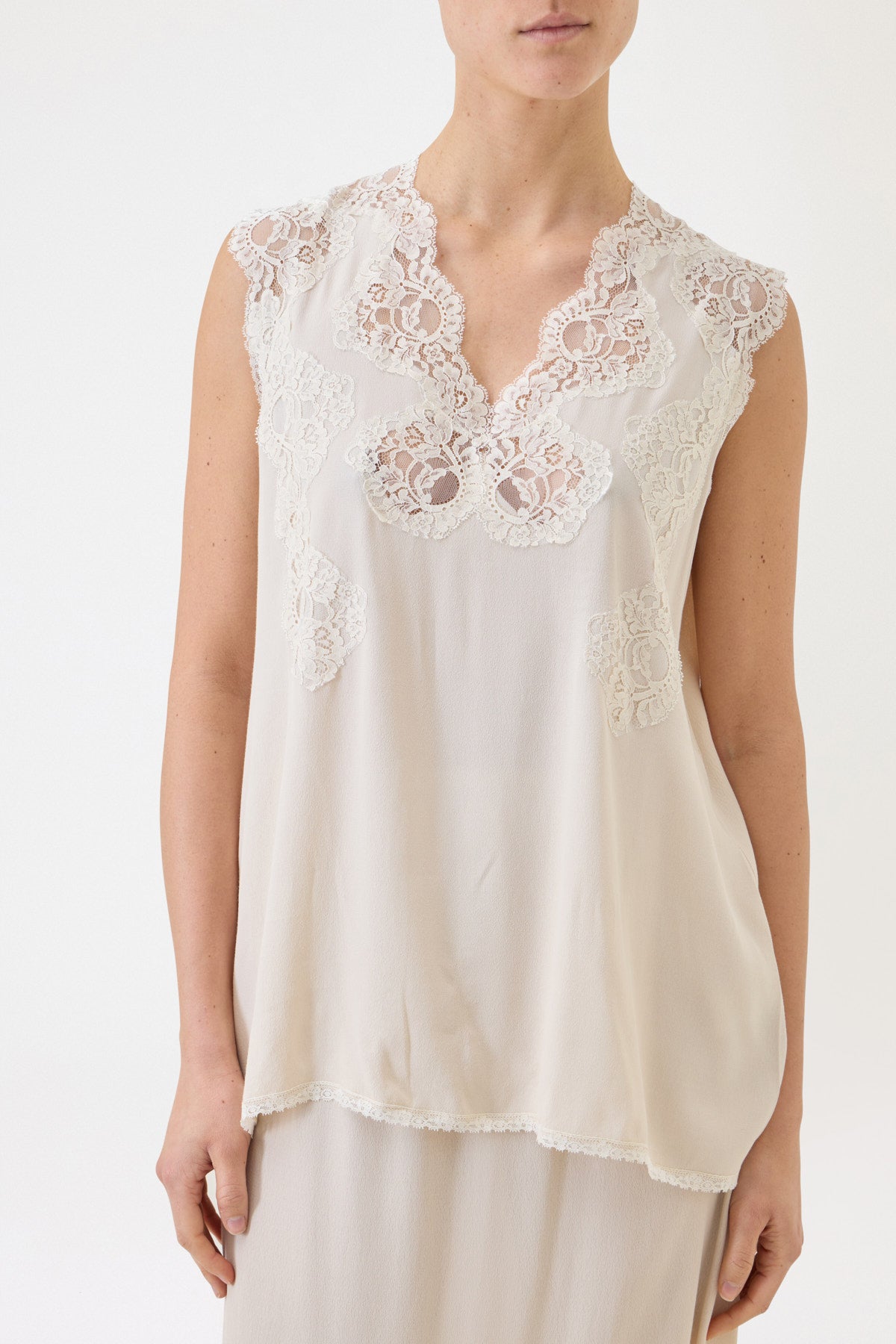 TOP SPALLA LARGA CON PIZZO IN CONTRASTO