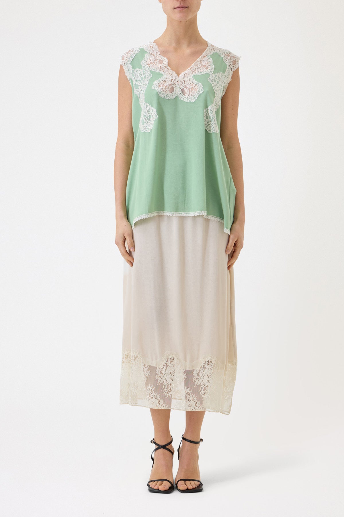 TOP SPALLA LARGA CON PIZZO IN CONTRASTO