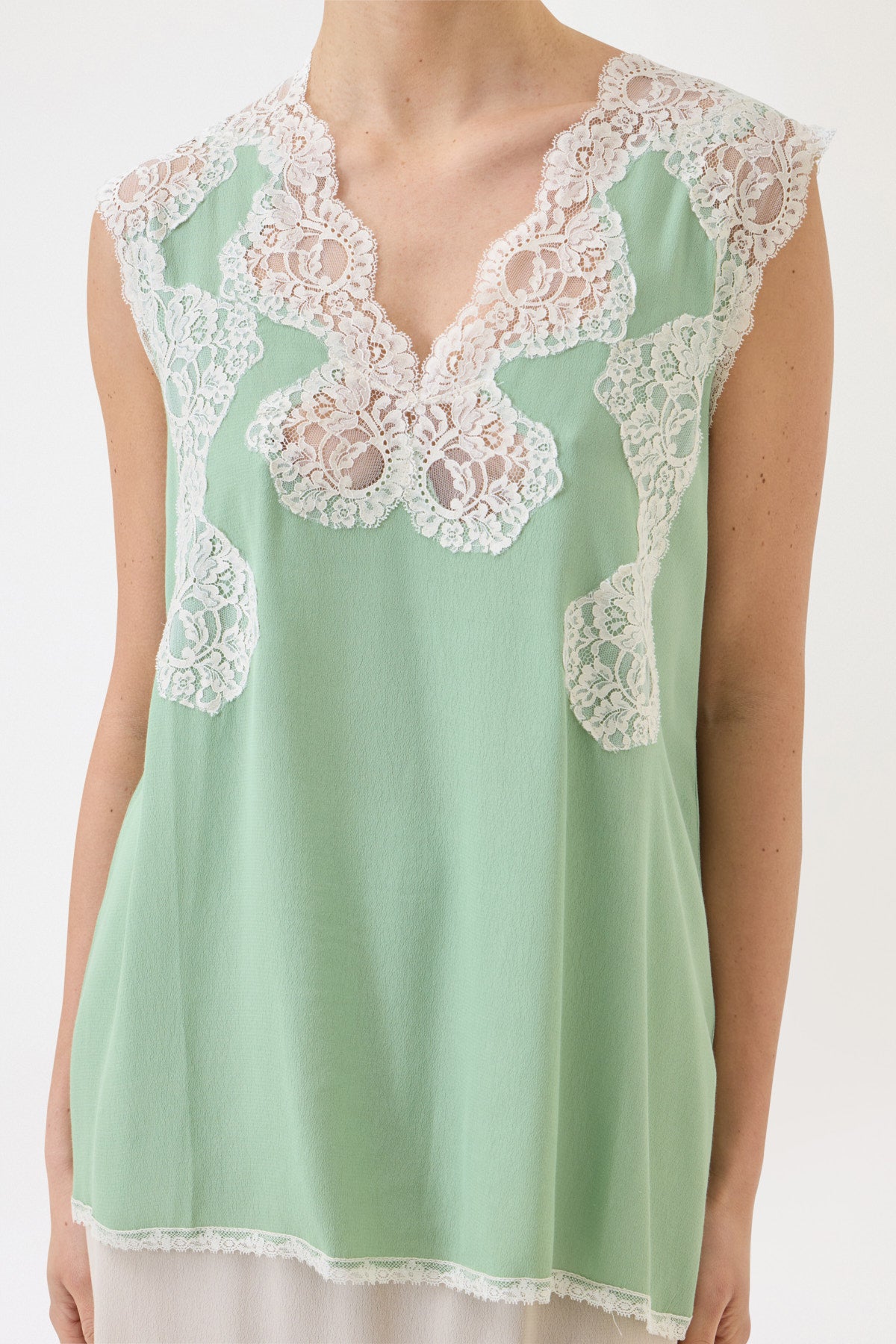 TOP SPALLA LARGA CON PIZZO IN CONTRASTO