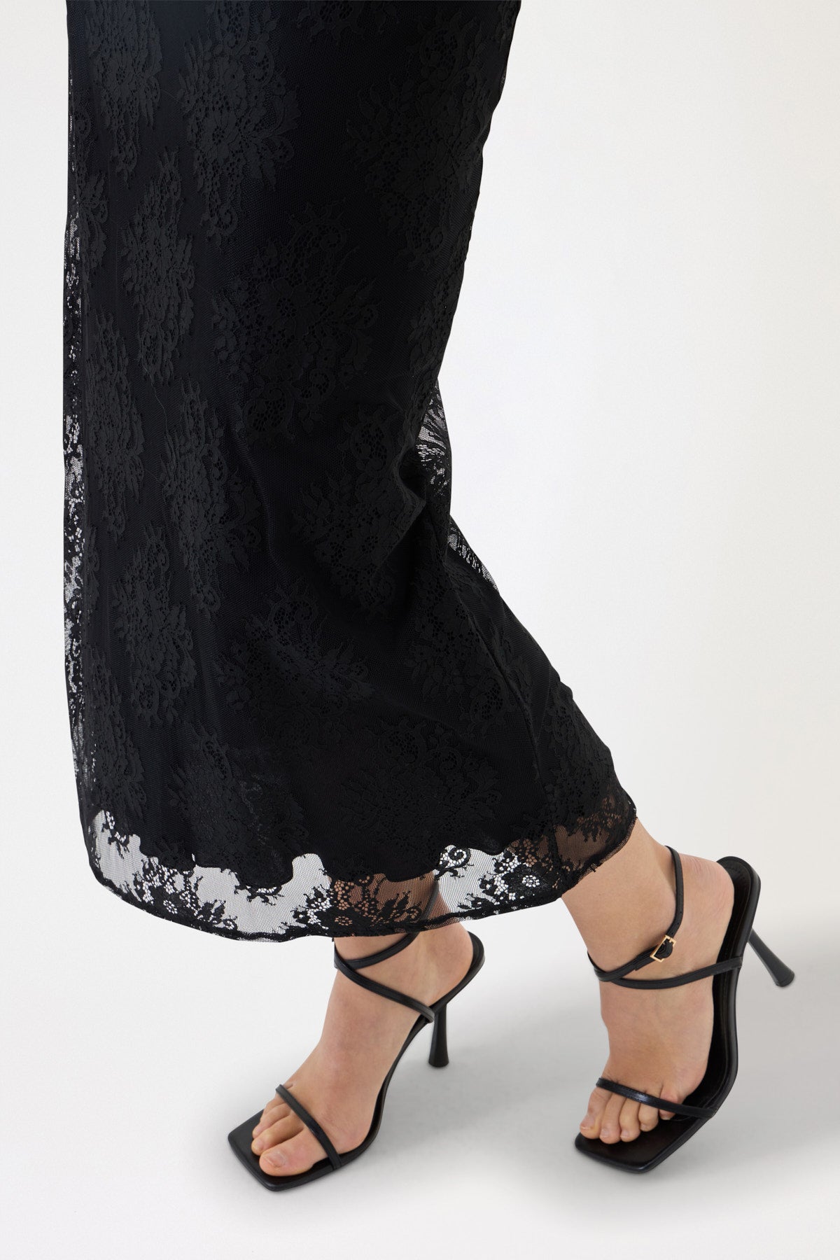 LONGUETTE LACE SKIRT