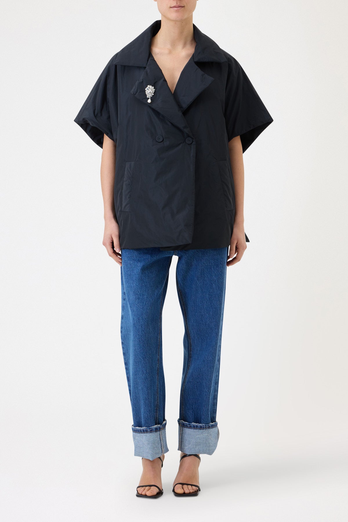 OVERSIZED 100-GRAM WAISTCOAT WITH JEWEL BROOCH