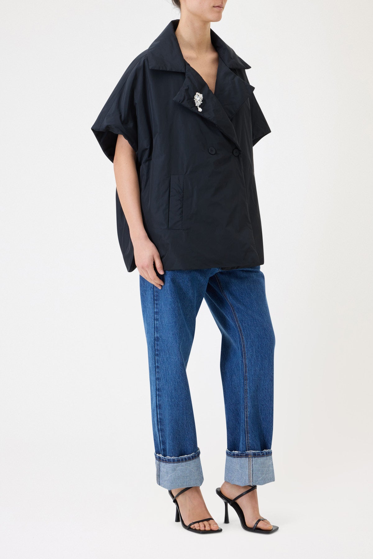 OVERSIZED 100-GRAM WAISTCOAT WITH JEWEL BROOCH