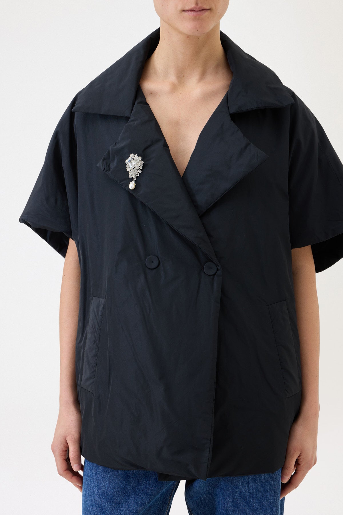 OVERSIZED 100-GRAM WAISTCOAT WITH JEWEL BROOCH