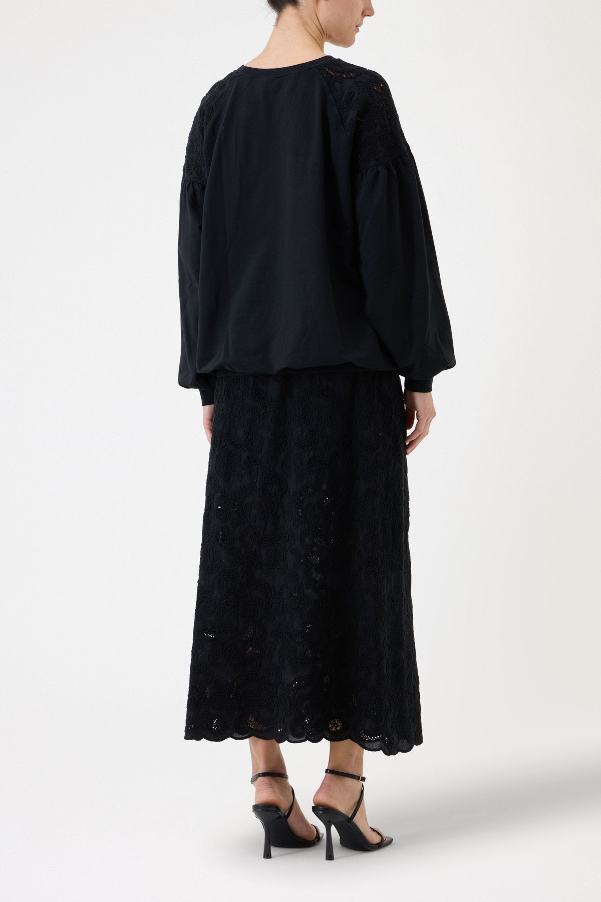 SWEATSHIRT WITH EMBROIDERED SLEEVES AND PIN