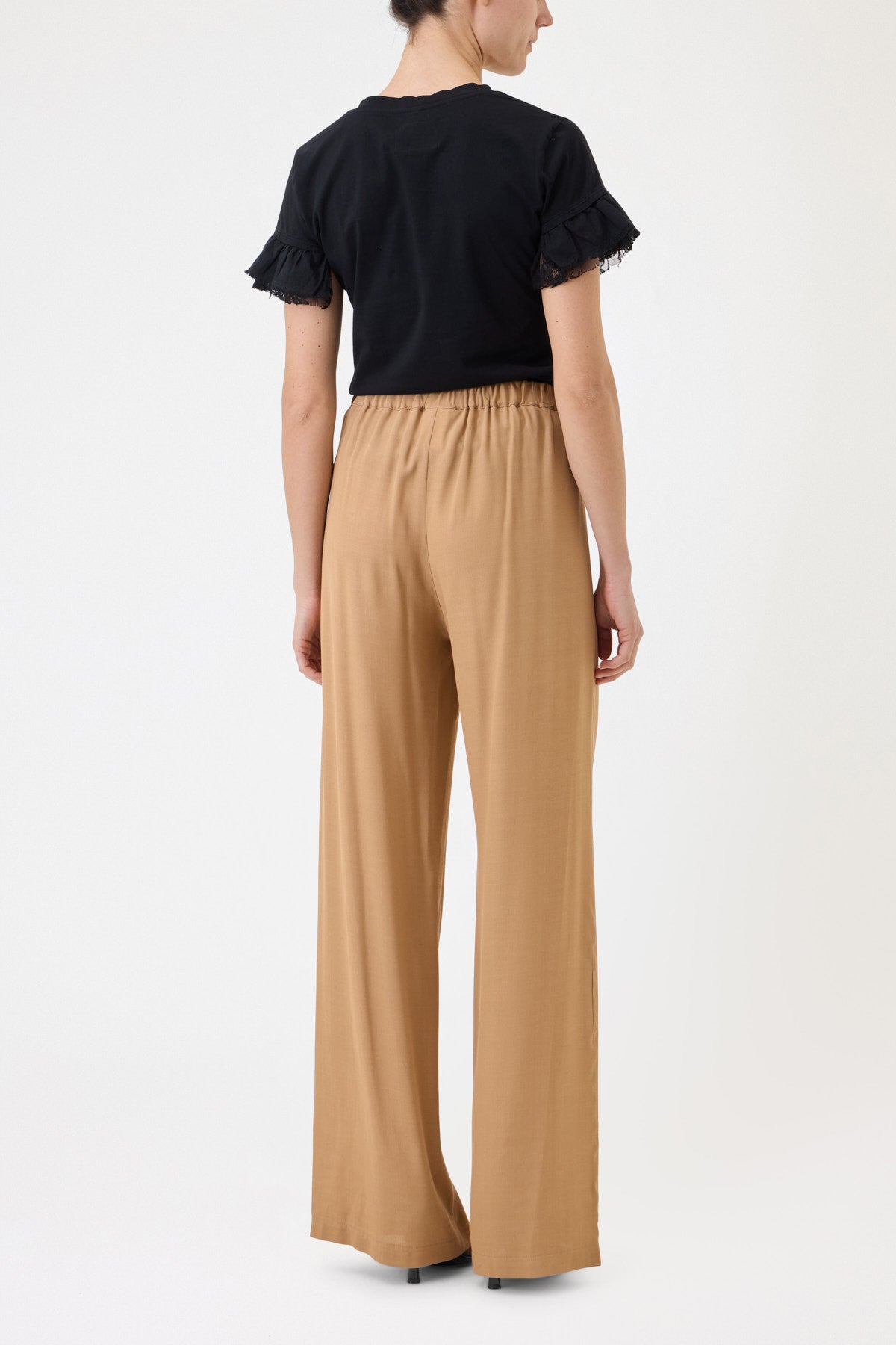 TROUSERS WITH PLEATS