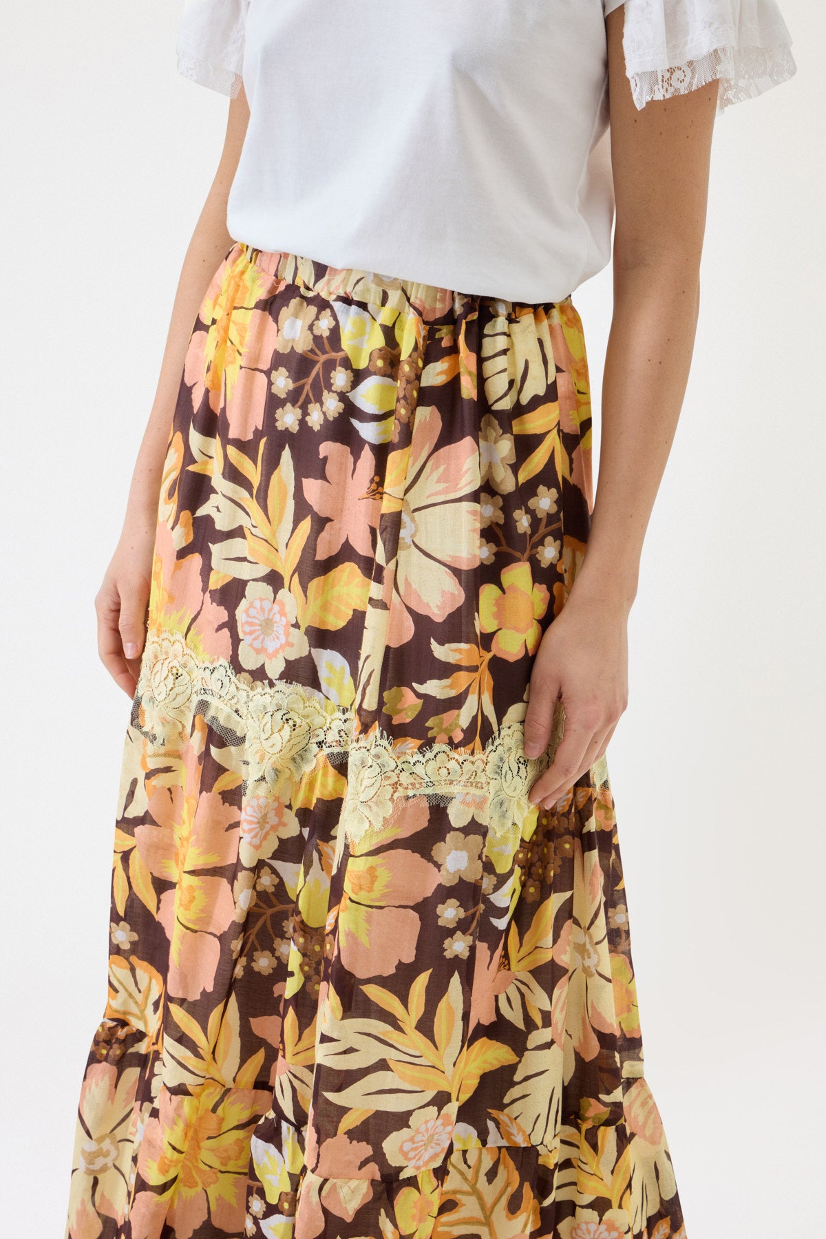 FLOUNCE SKIRT WITH LACE PATTERN