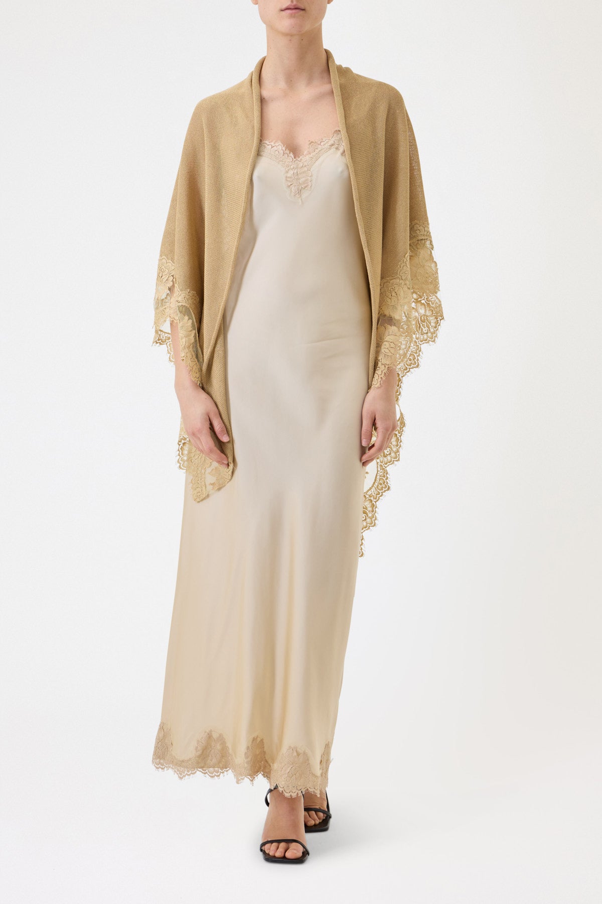 KEFIA WITH LACE