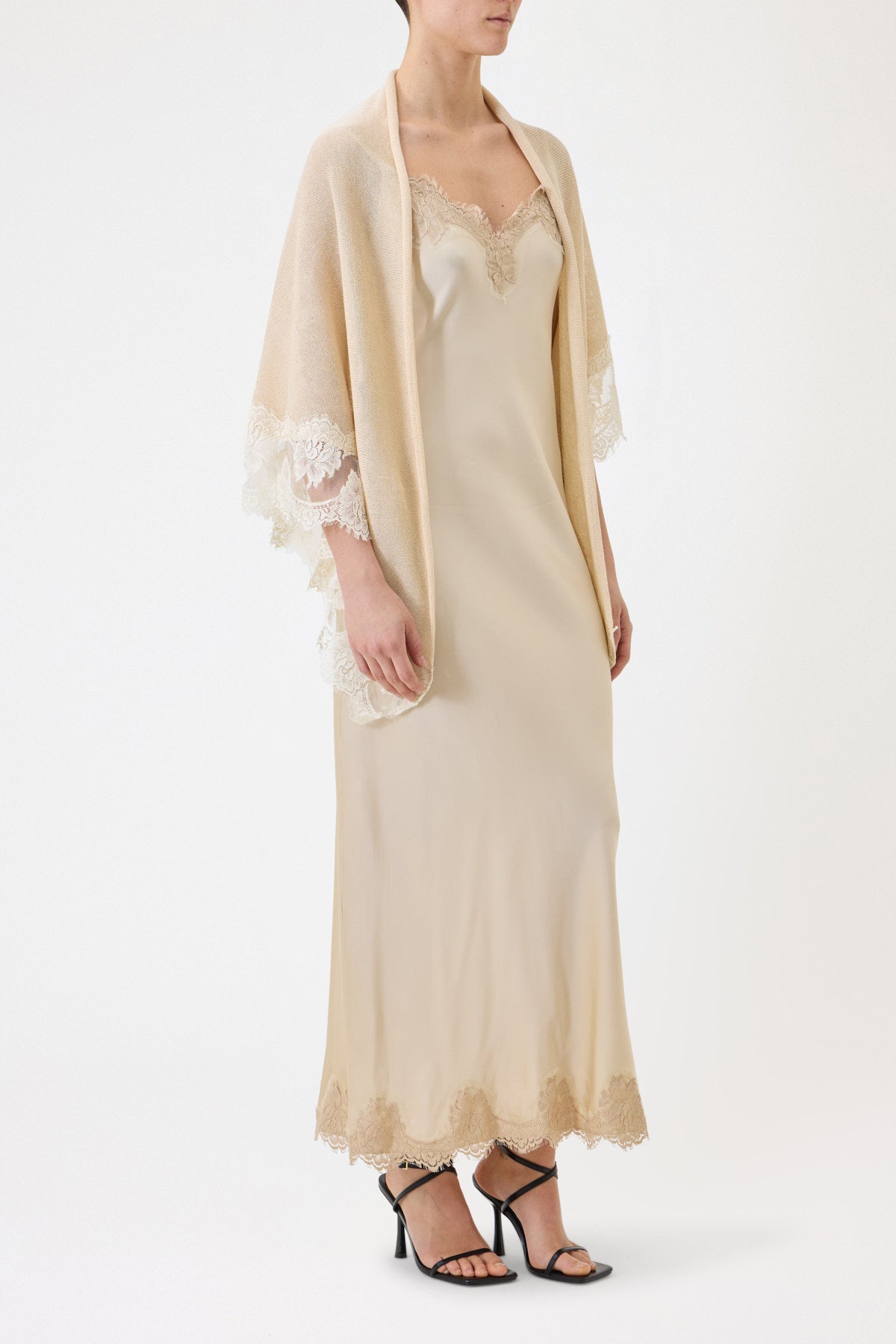 KEFIA WITH LACE