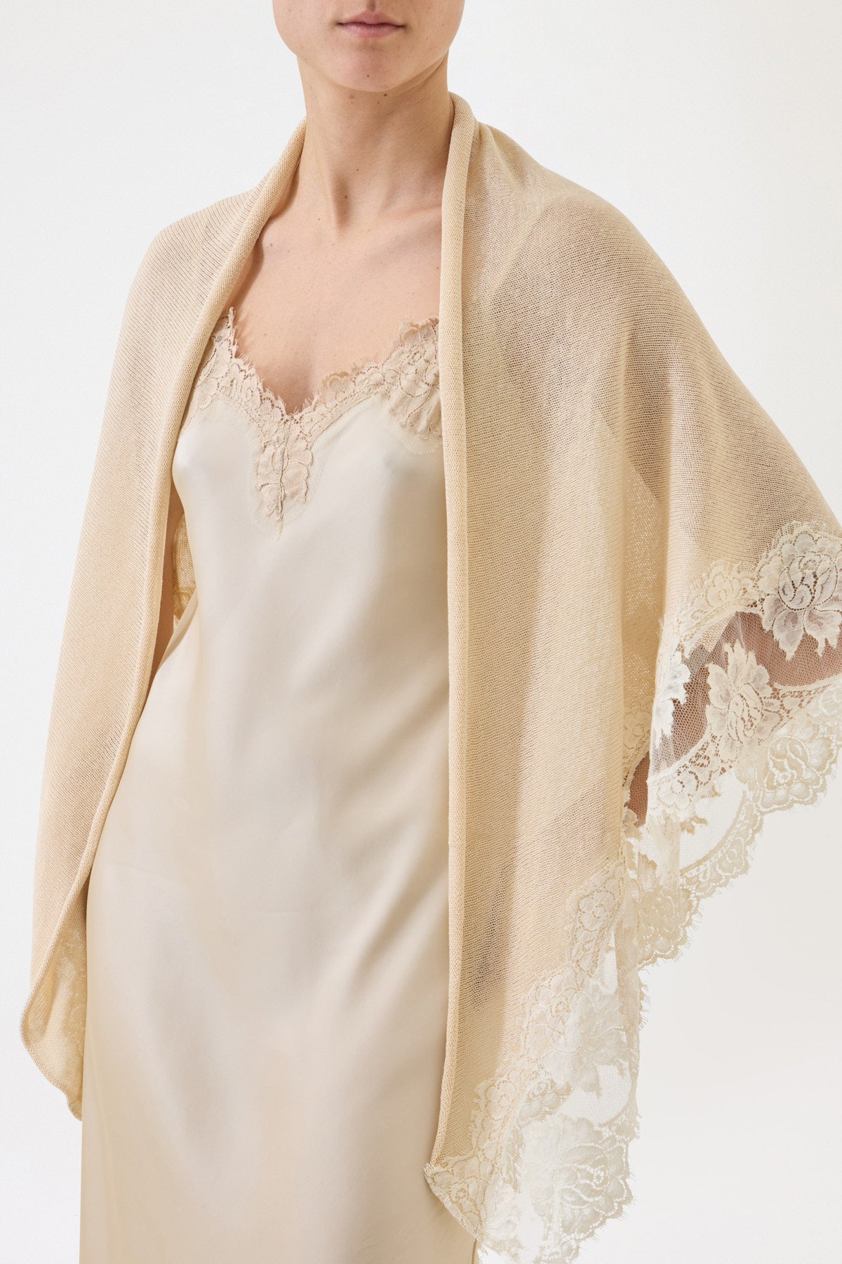 KEFIA WITH LACE