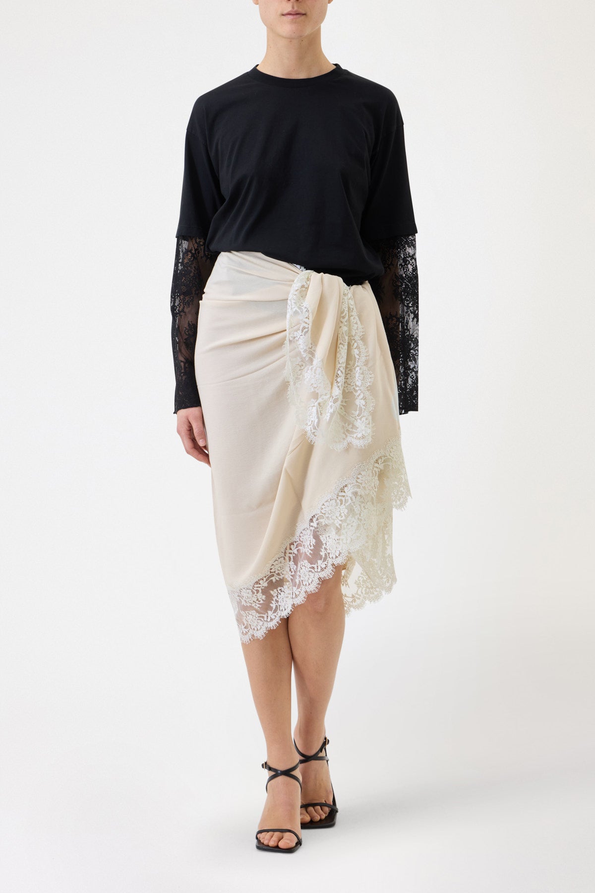 SHAWL WITH LACE
