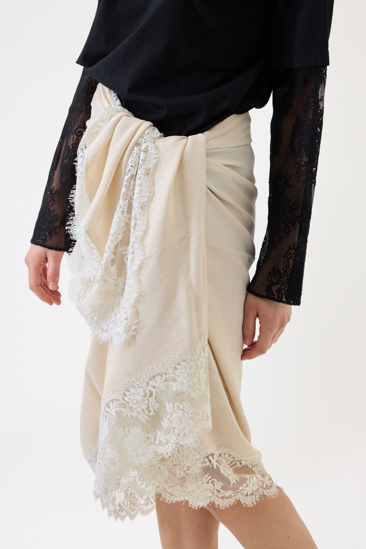 SHAWL WITH LACE