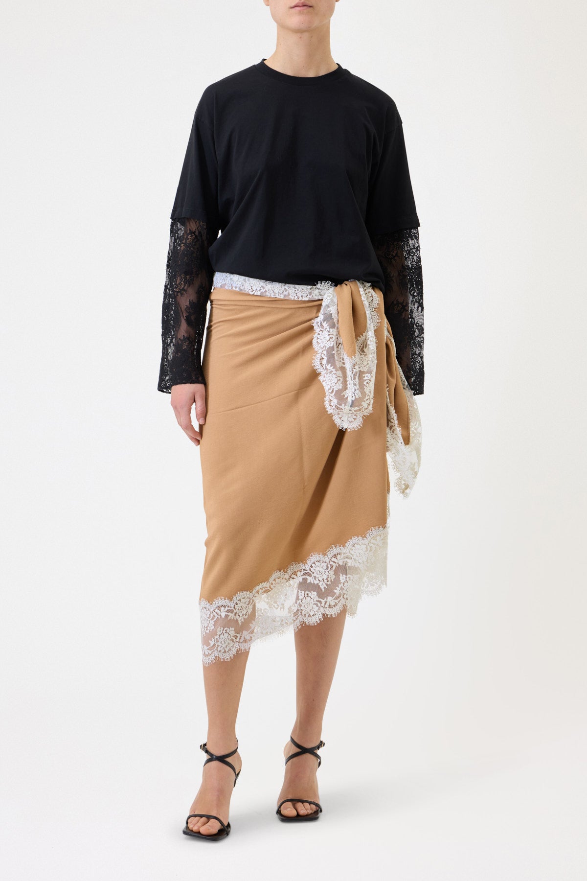 SHAWL WITH LACE