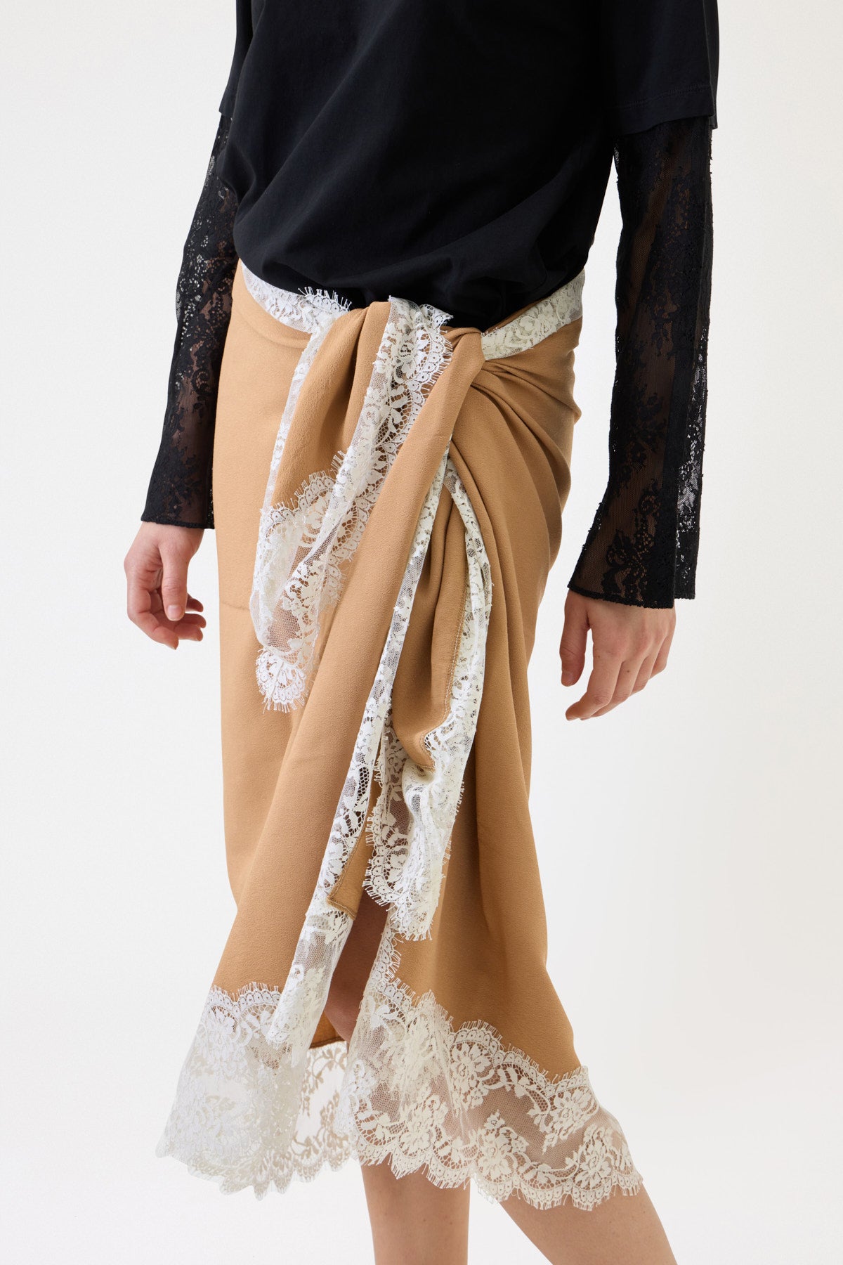 SHAWL WITH LACE