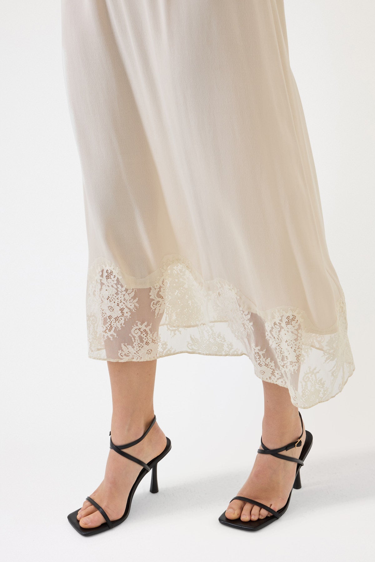 GONNA LONGUETTE CON PIZZO A CONTRASTO