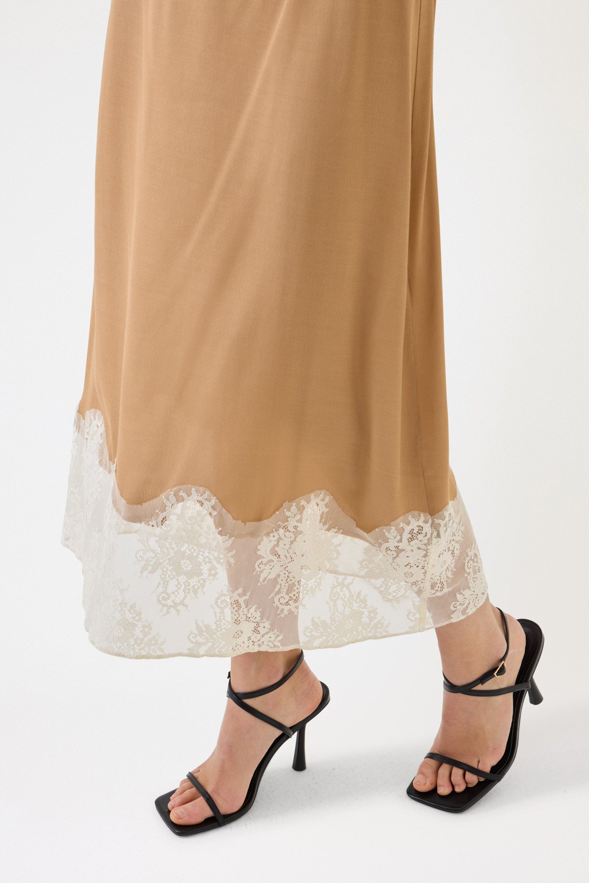 GONNA LONGUETTE CON PIZZO A CONTRASTO