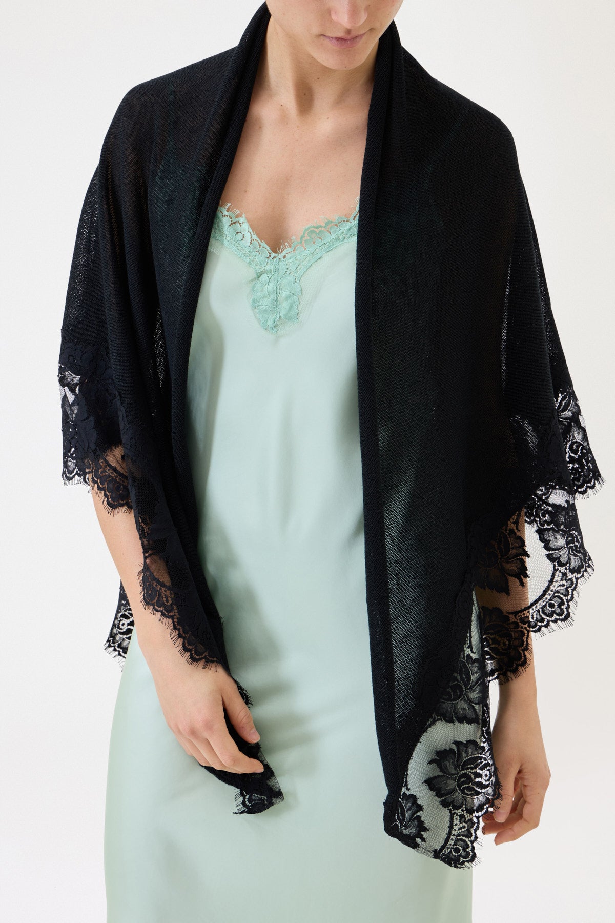 KEFIA WITH LACE