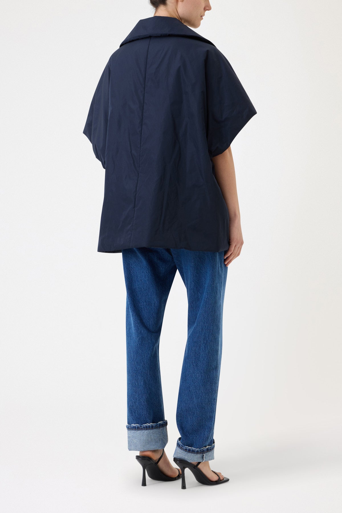 OVERSIZED 100-GRAM WAISTCOAT WITH JEWEL BROOCH