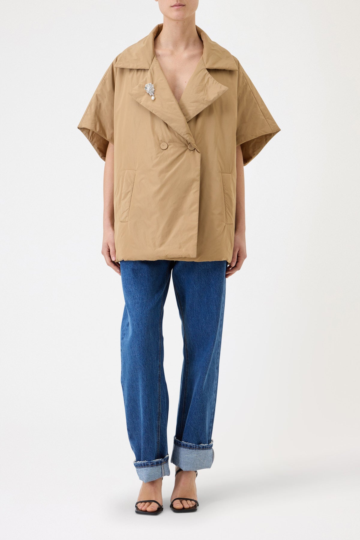 OVERSIZED 100-GRAM WAISTCOAT WITH JEWEL BROOCH
