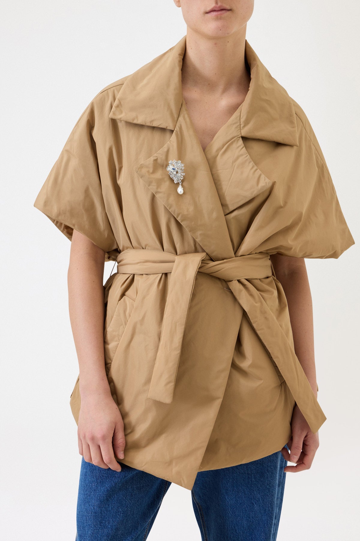 OVERSIZED 100-GRAM WAISTCOAT WITH JEWEL BROOCH