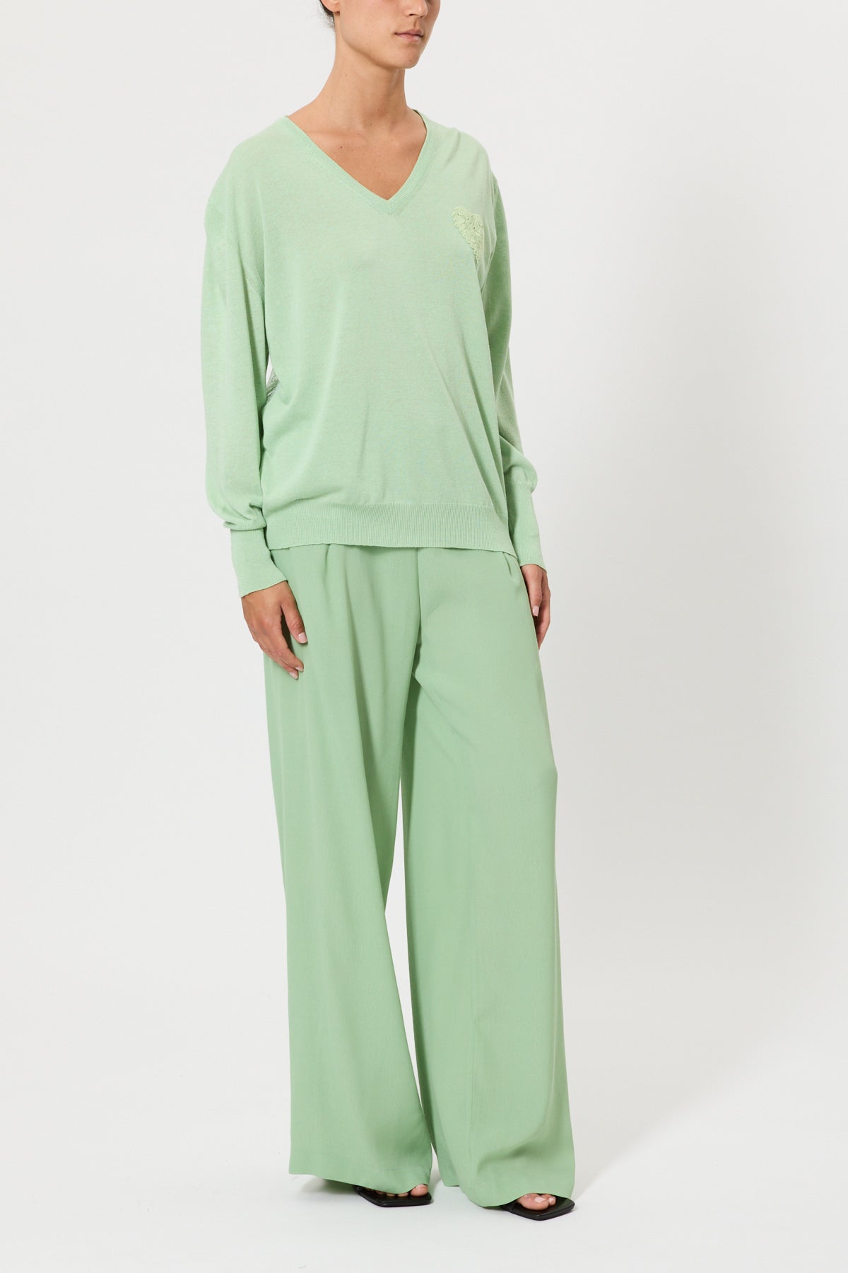 MAGLIA SCOLLO A V CON SCHIENA IN PIZZO