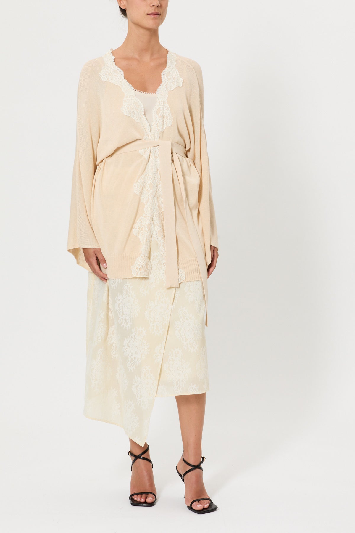 KIMONO CARDIGAN WITH CONTRASTING BELT AND LACE