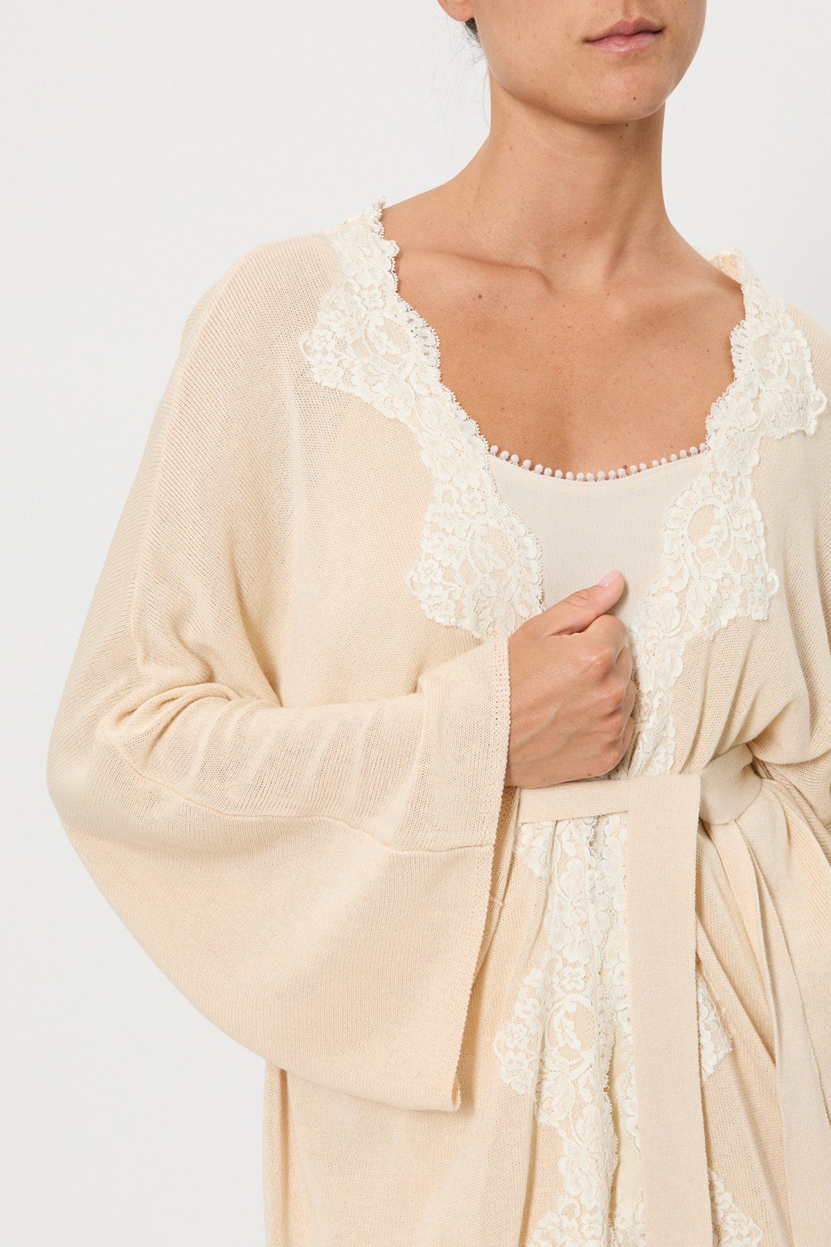 KIMONO CARDIGAN WITH CONTRASTING BELT AND LACE
