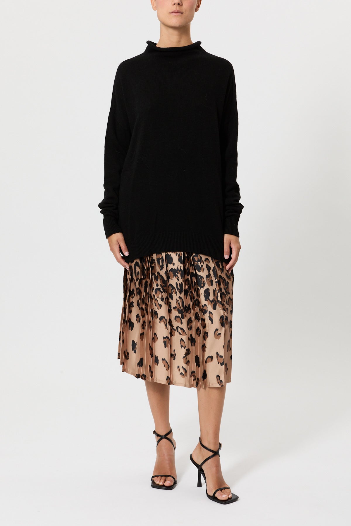 OVERSIZED HALF-NECK SWEATER
