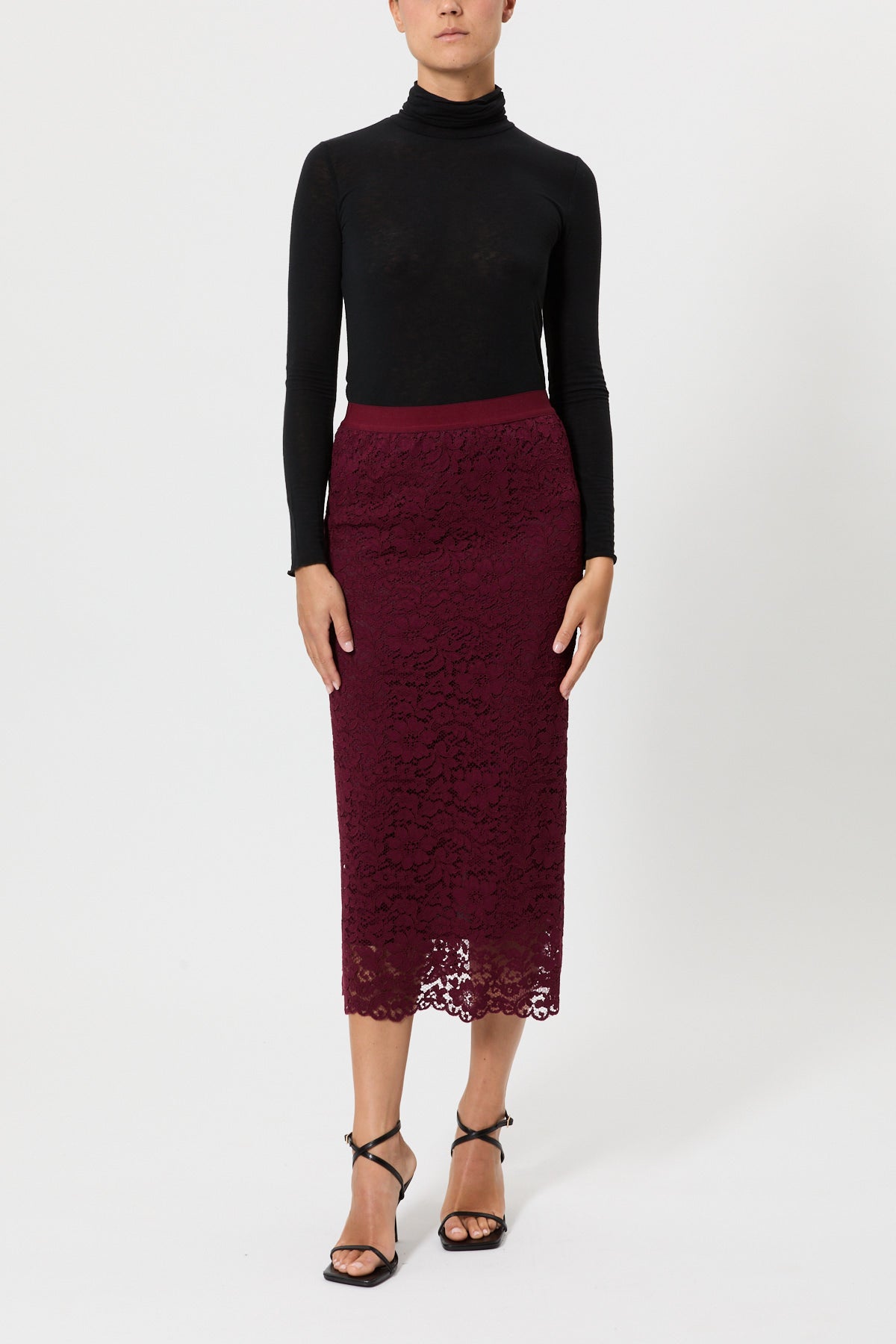 LACE PENCIL SKIRT