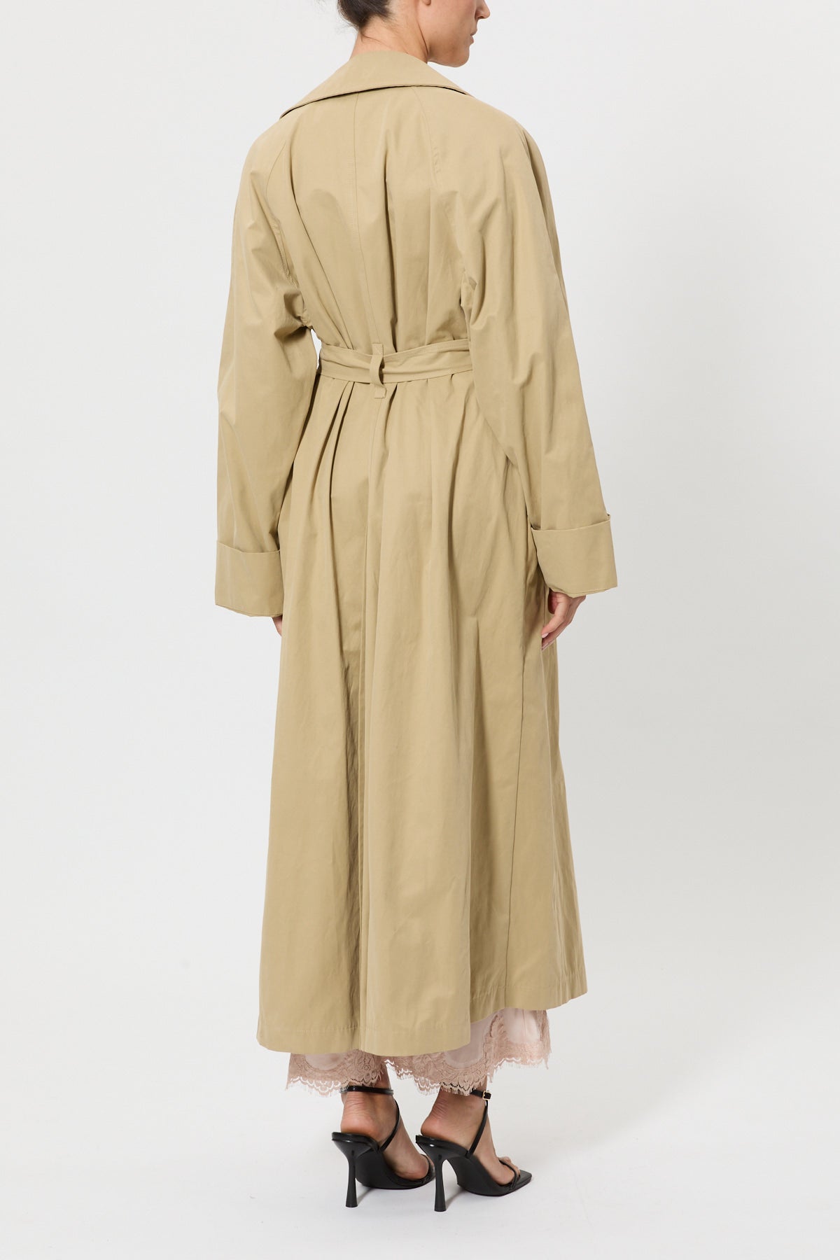 TRENCH LUNGO CON CINTURA
