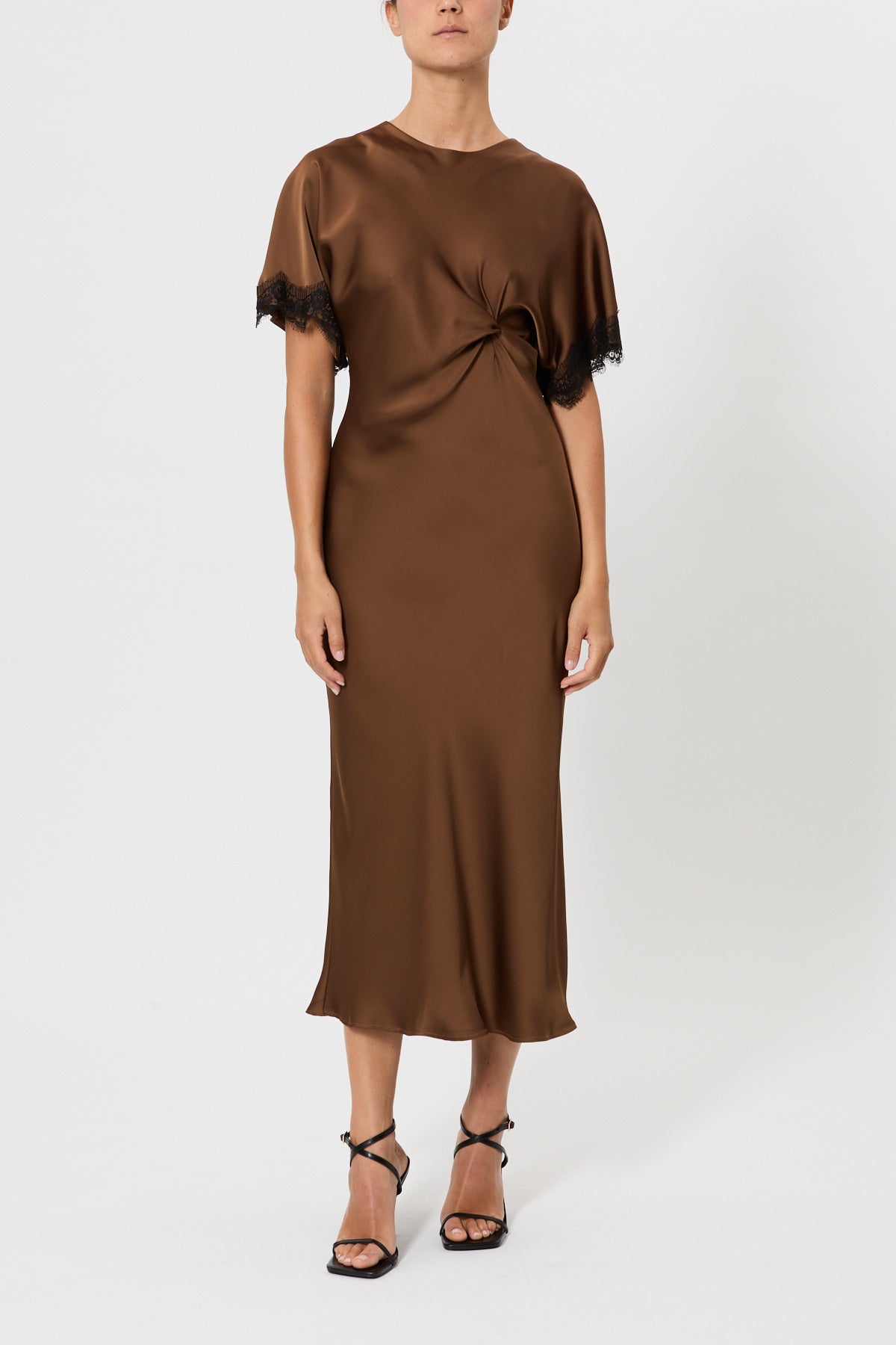 ABITO MEZZE MANICHE CON DETTAGLI IN PIZZO