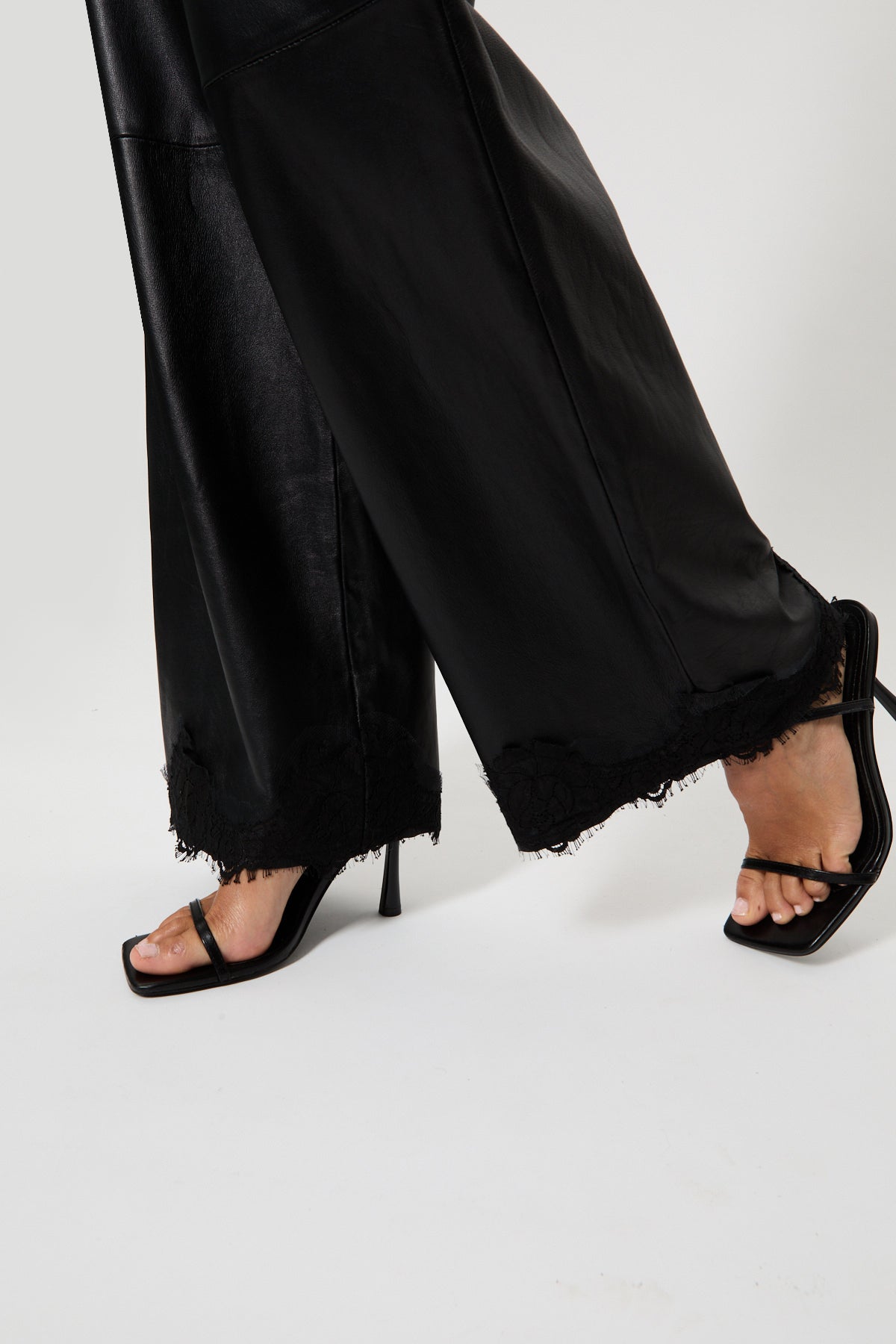PANTALONE IN PELLE CON PIZZO