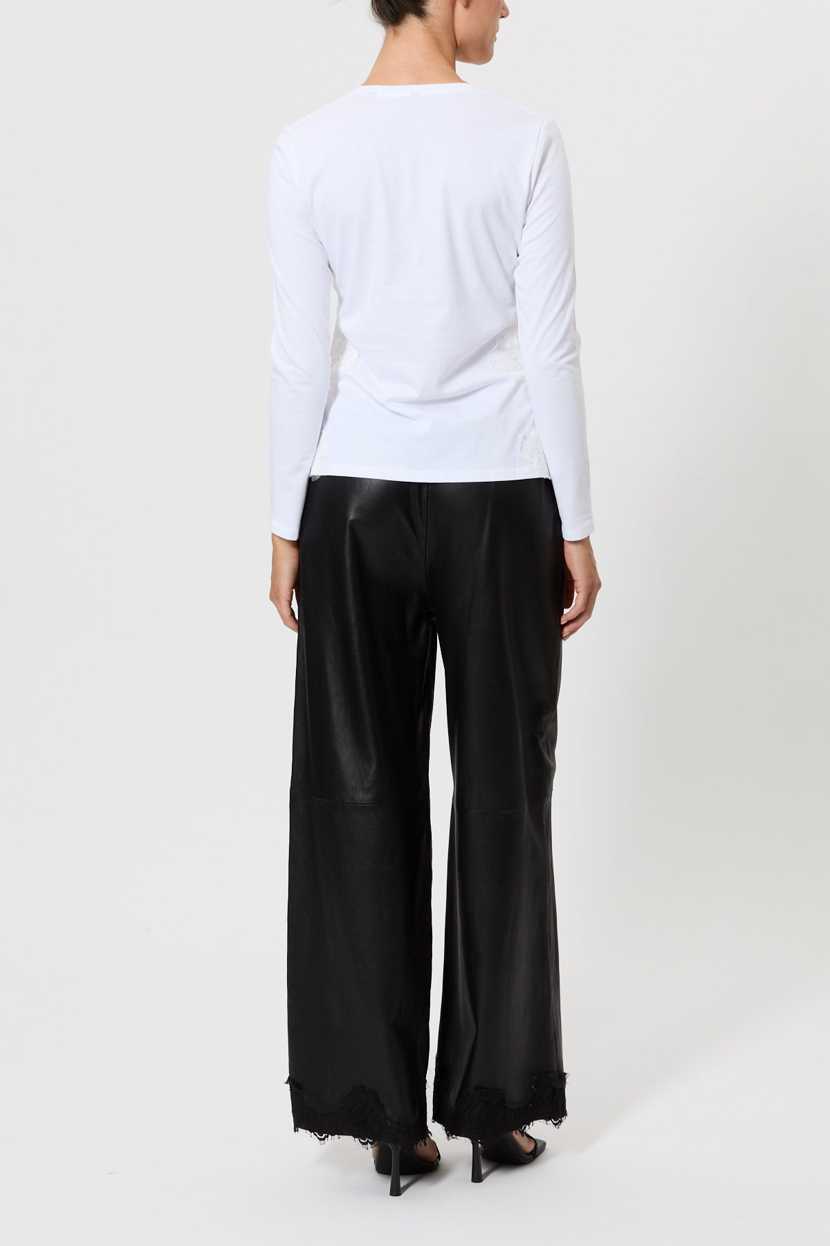 V-NECK T-SHIRT