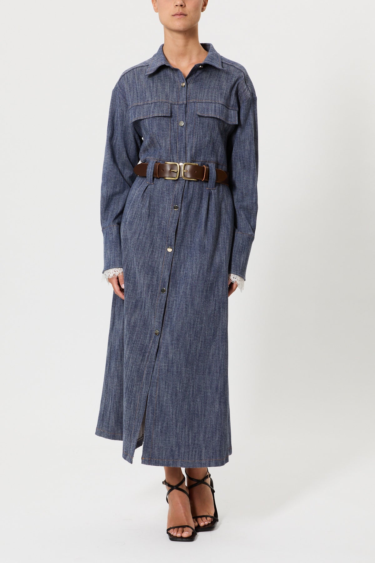 ABITO IN DENIM CON PIZZO E CINTURA IN PELLE