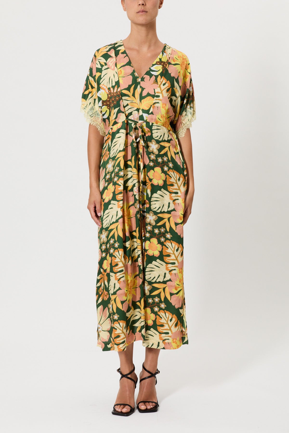 SHORT-SLEEVED DRESS WITH LACE PATTERN