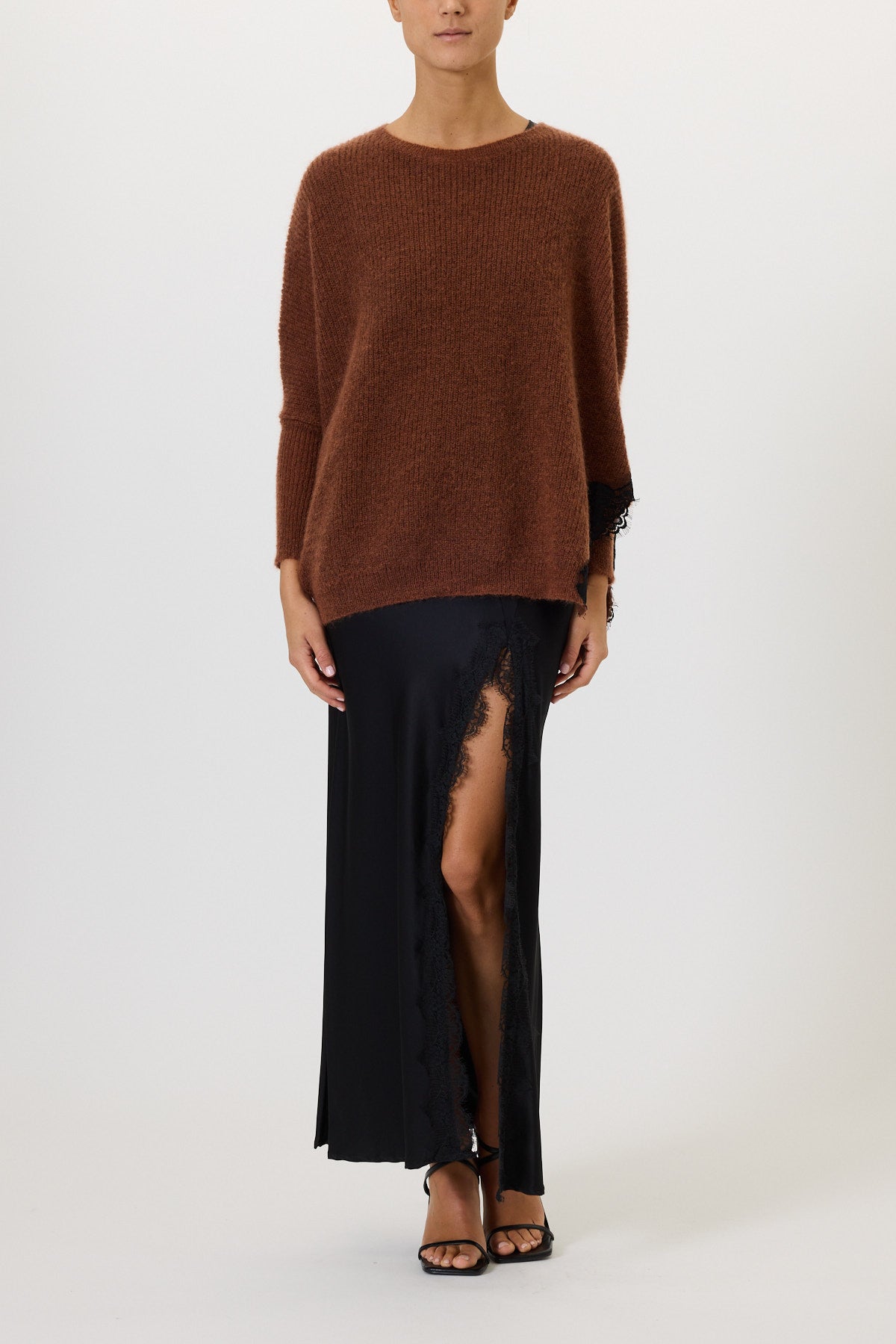 MAGLIA CON SPACCHI E PIZZO