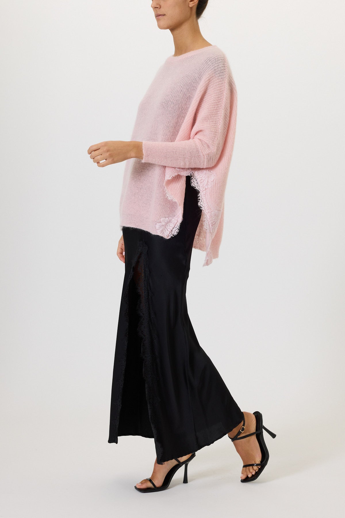 MAGLIA CON SPACCHI E PIZZO