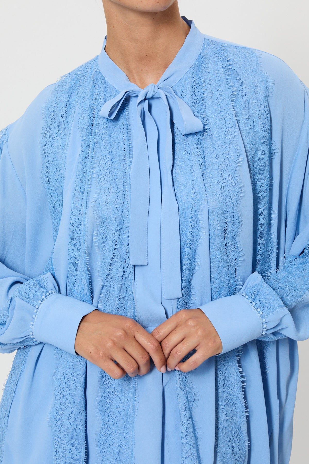 SHIRT WITH LACE AND BOW