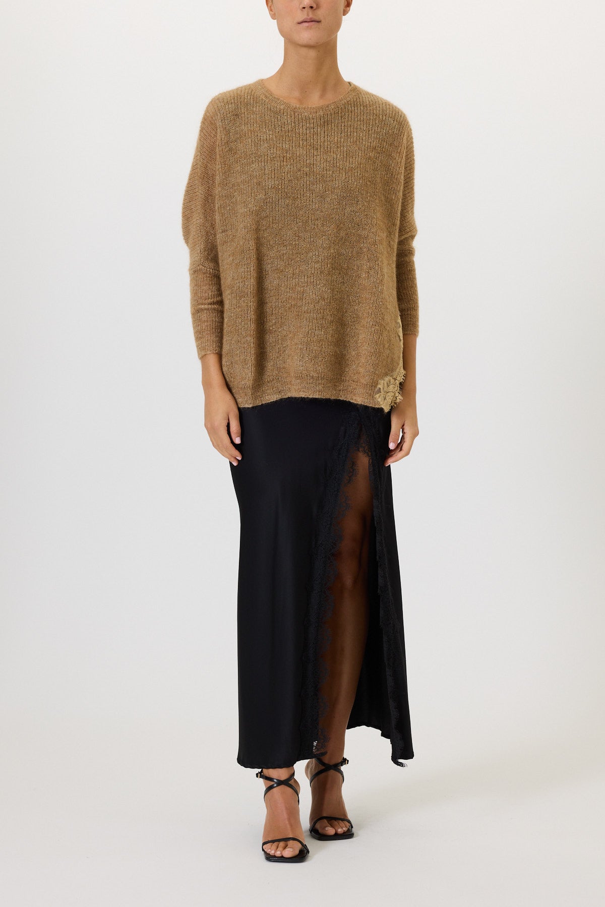 MAGLIA CON SPACCHI E PIZZO